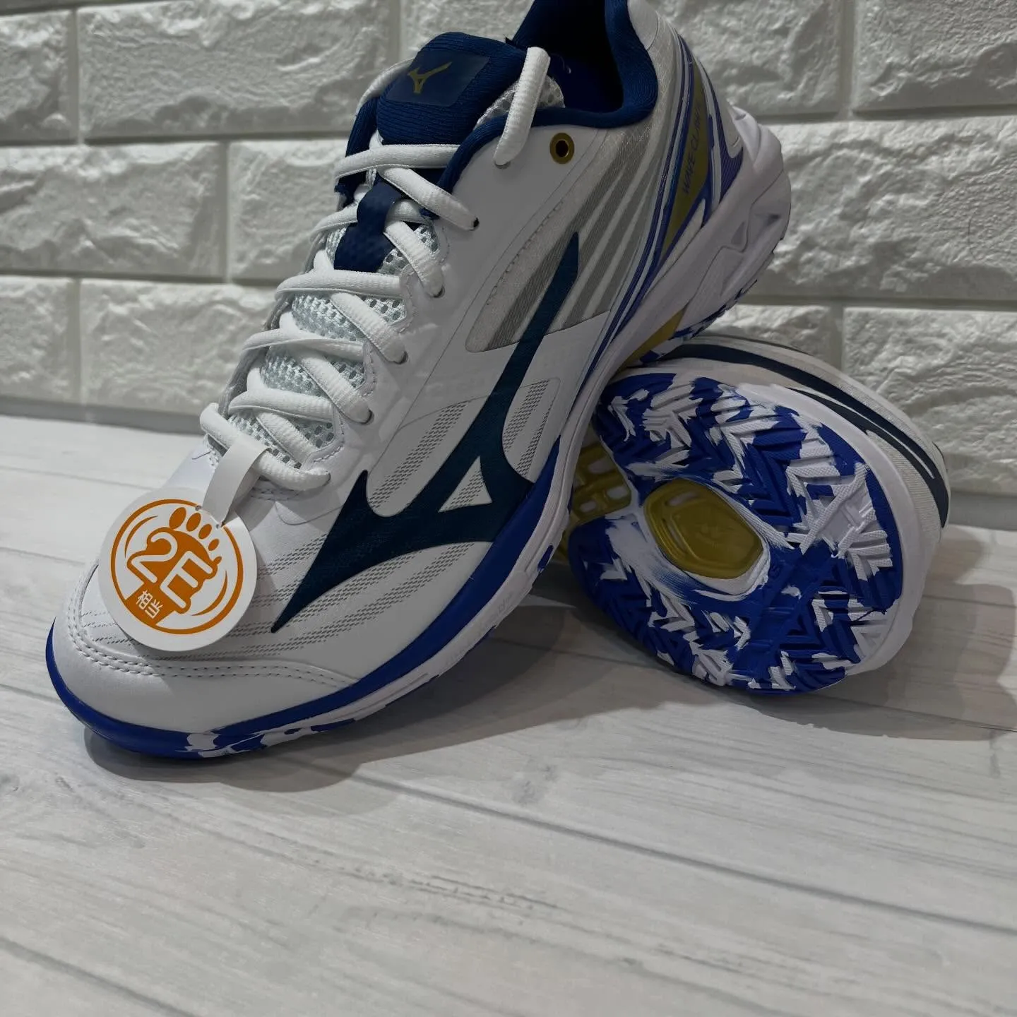 ミズノが誇るバドミントンシューズ「ウェーブクロー4 フィット...