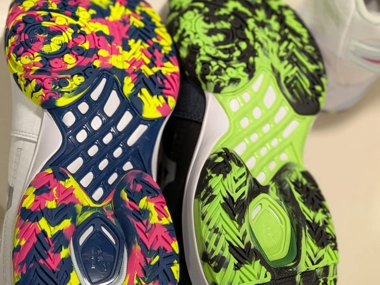 ミズノからバドミントンシューズ