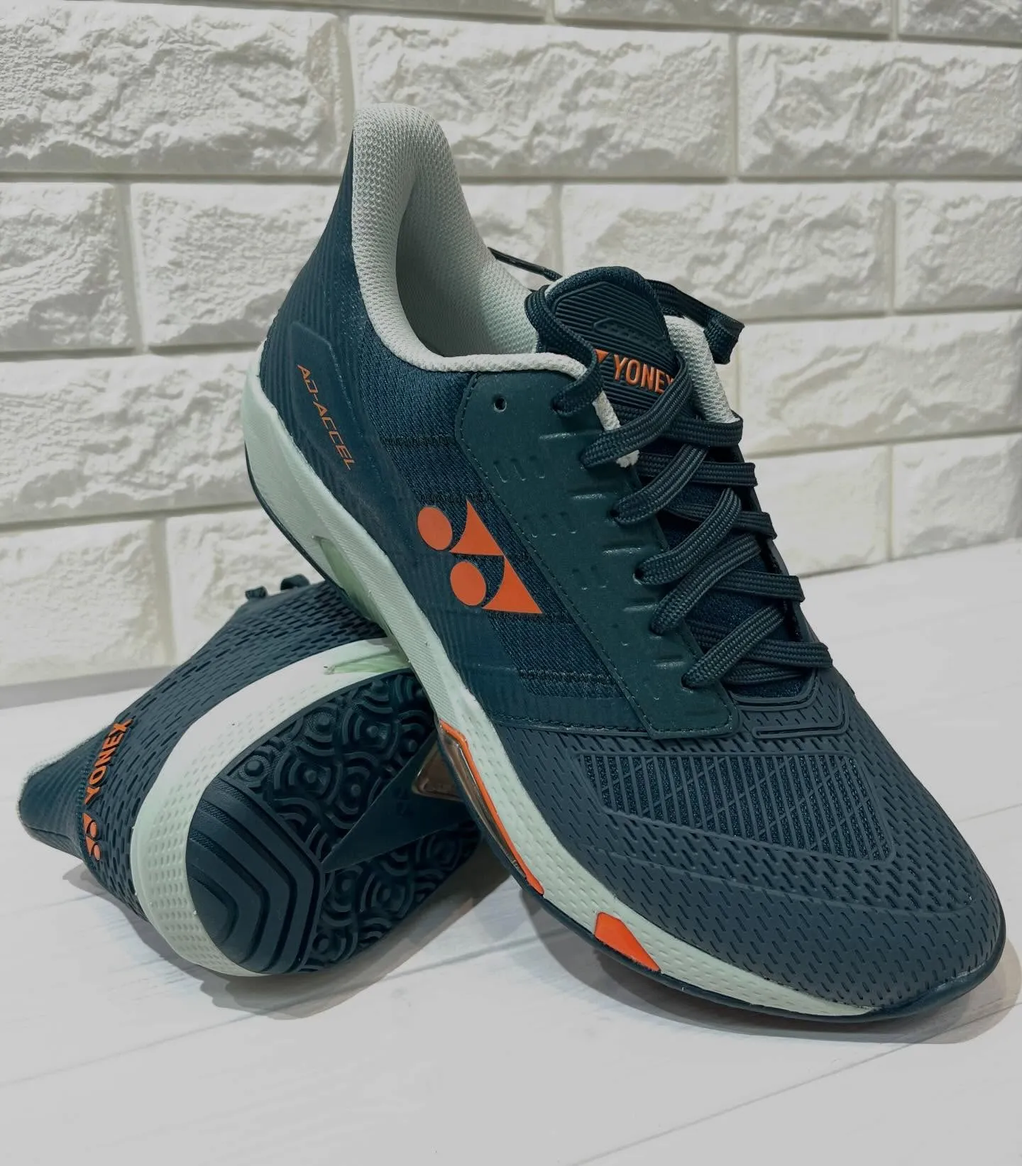 ヨネックスの「アドアクセル」シリーズに、新しいカラーが加わり...