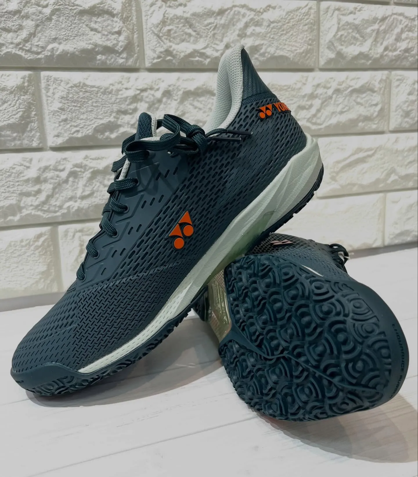 ヨネックスの「アドアクセル」シリーズに、新しいカラーが加わり...