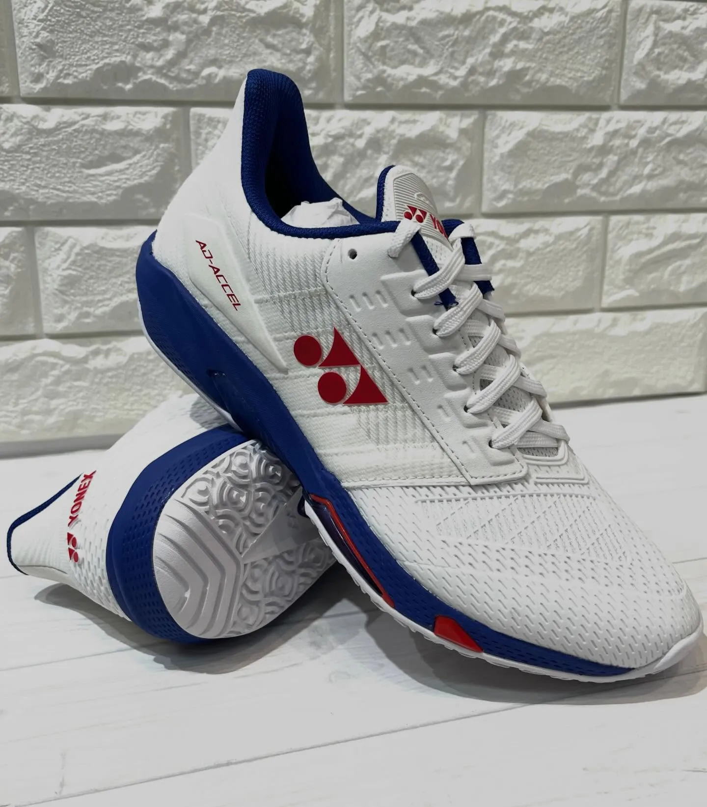 ヨネックスの「アドアクセル」シリーズに、新しいカラーが加わり...