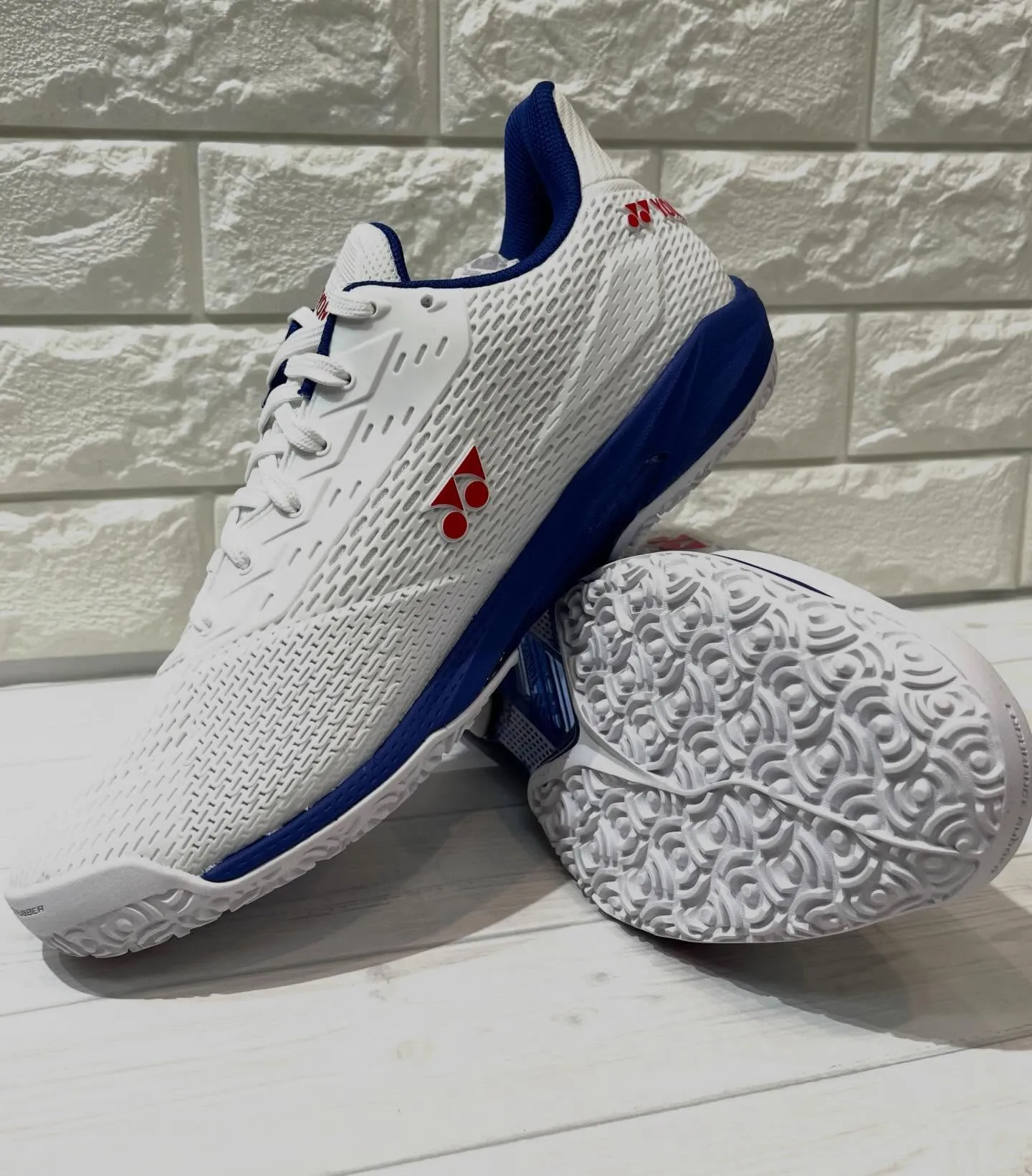 ヨネックスの「アドアクセル」シリーズに、新しいカラーが加わり...