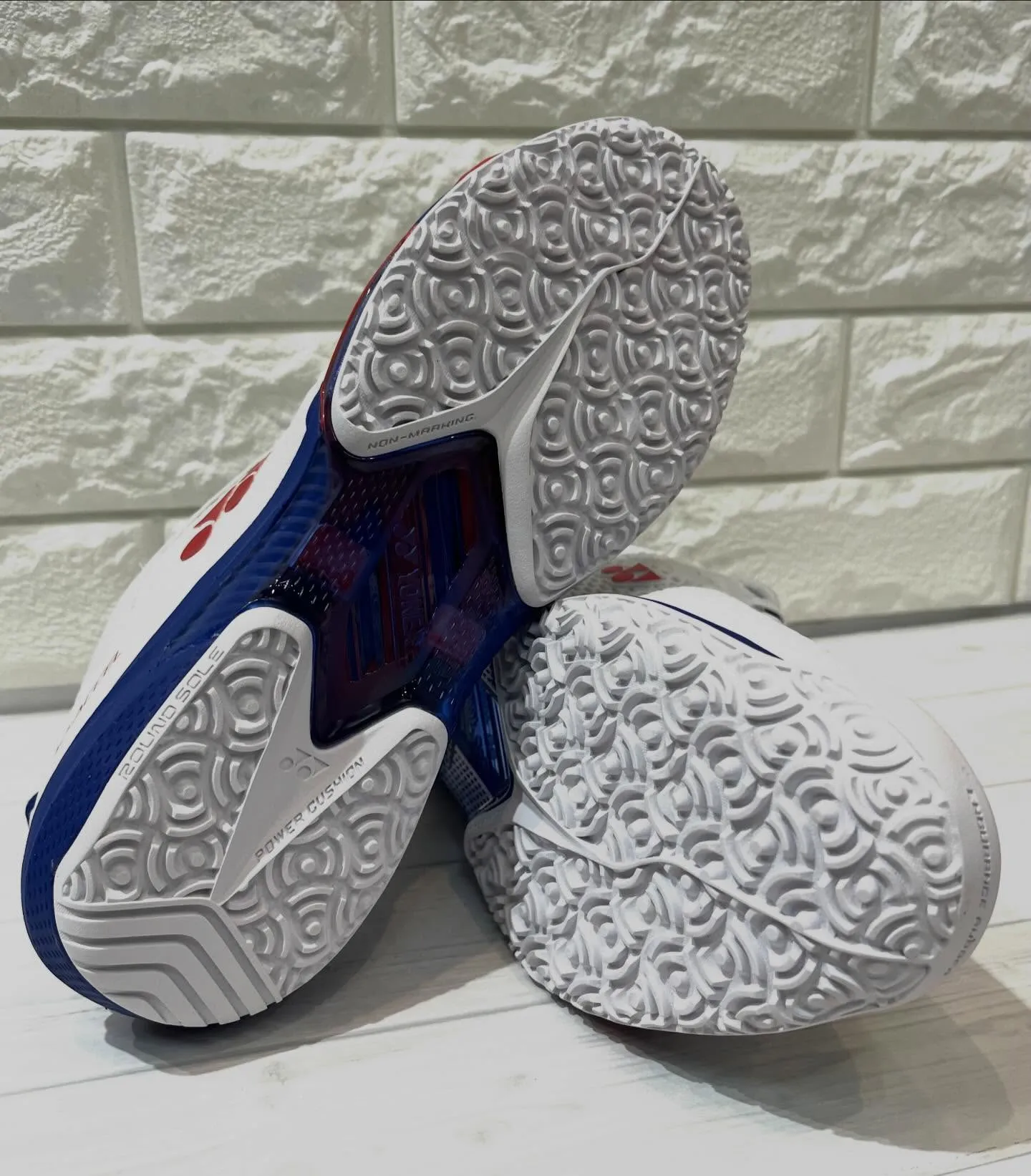 ヨネックスの「アドアクセル」シリーズに、新しいカラーが加わり...