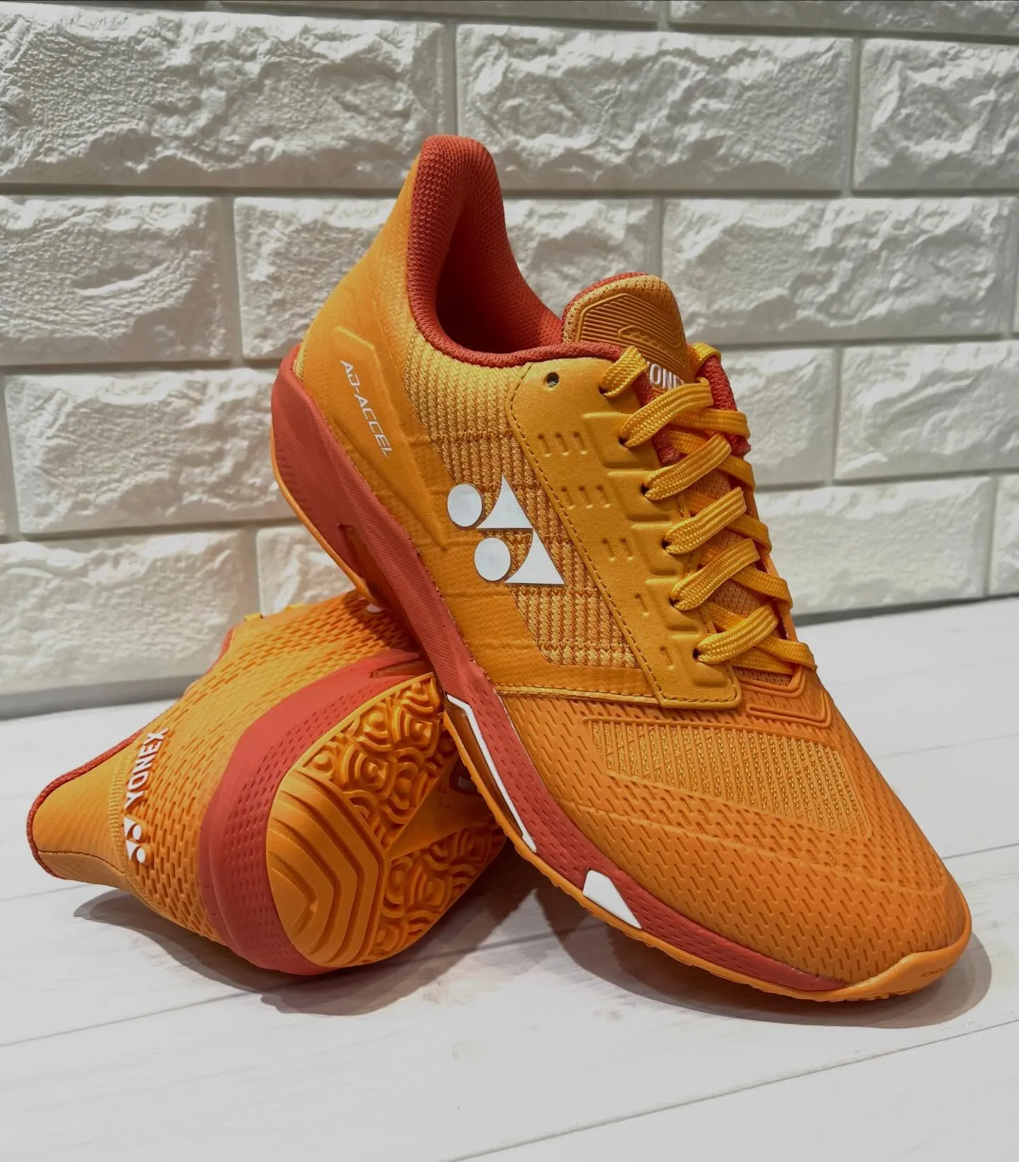 ヨネックスの「アドアクセル」シリーズに、新しいカラーが加わり...