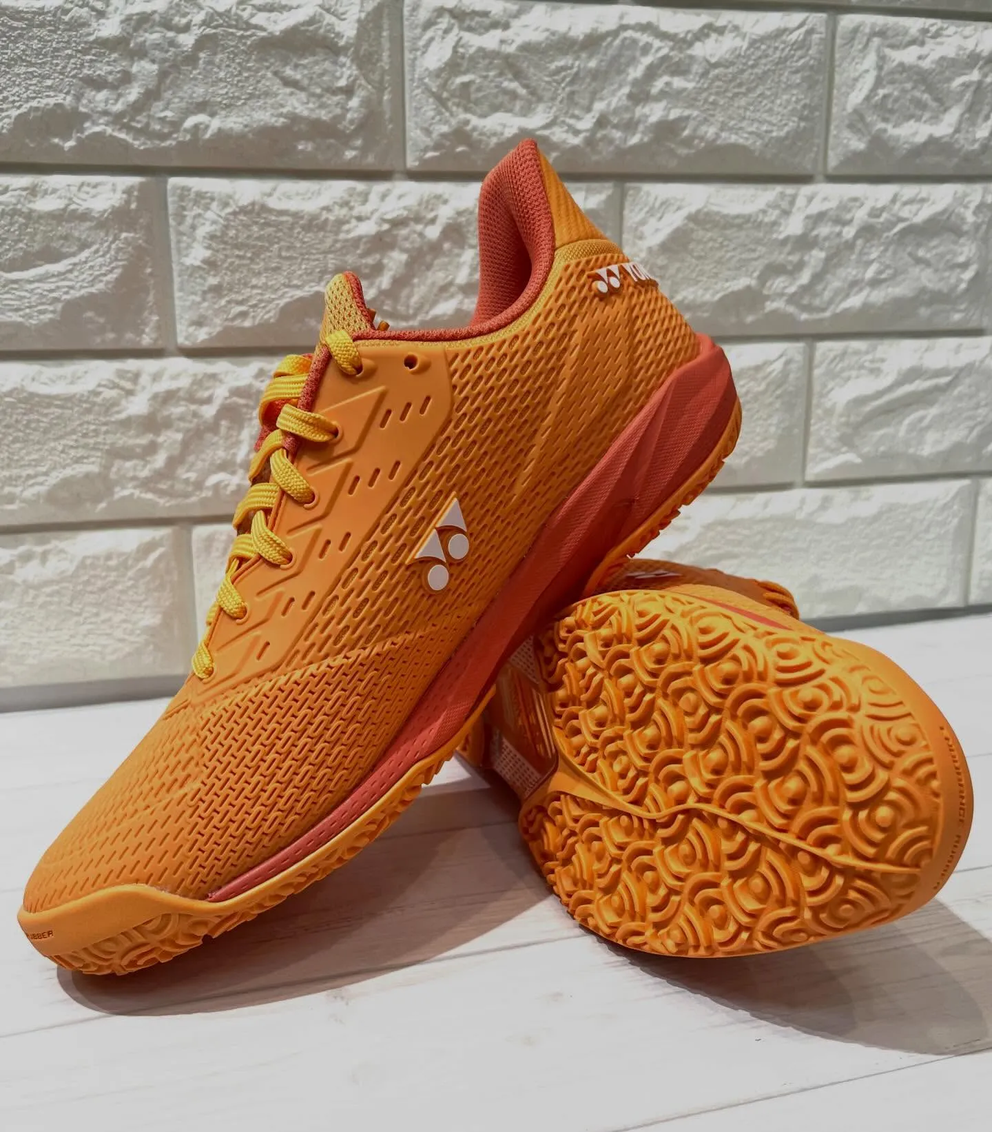 ヨネックスの「アドアクセル」シリーズに、新しいカラーが加わり...