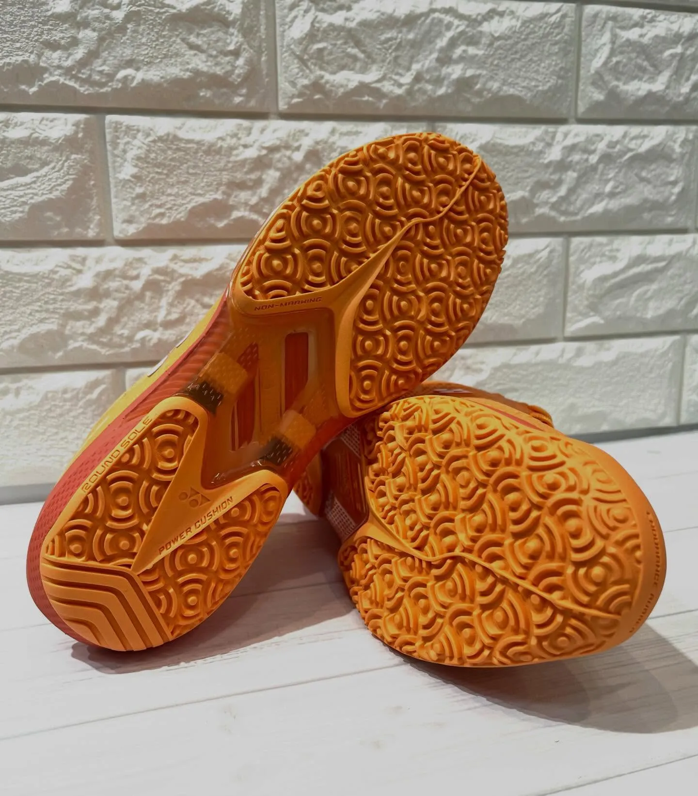 ヨネックスの「アドアクセル」シリーズに、新しいカラーが加わり...