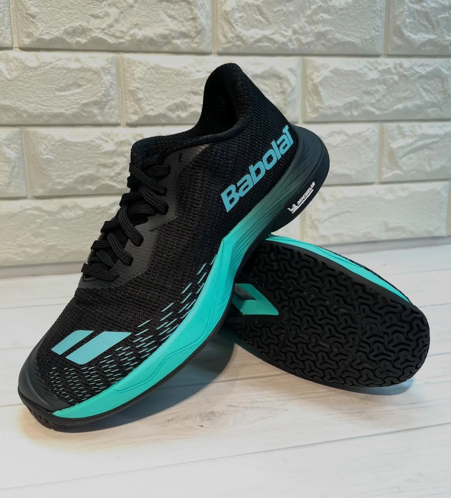 バボラバドミントンシューズ「シャドウスピリット」は、ミシュラ...