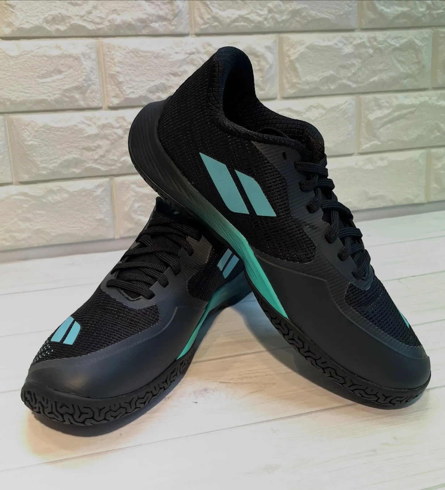 バボラバドミントンシューズ「シャドウスピリット」は、ミシュラ...