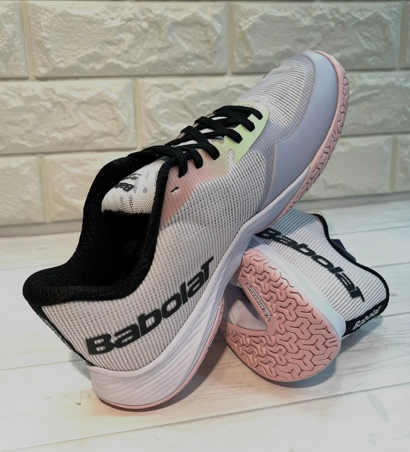 バボラバドミントンシューズ「シャドウスピリット」は、ミシュラ...