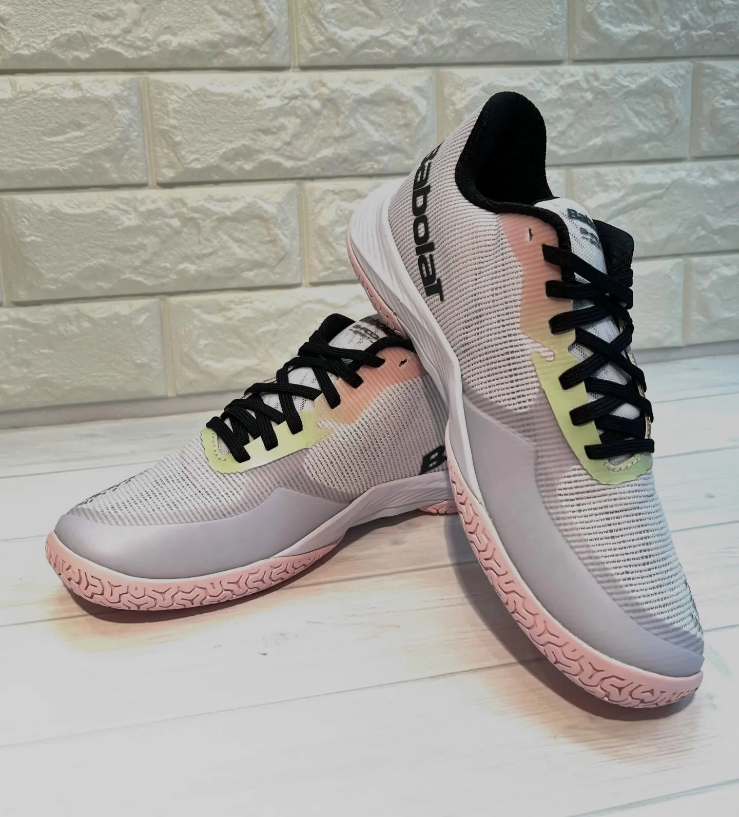 バボラバドミントンシューズ「シャドウスピリット」は、ミシュラ...
