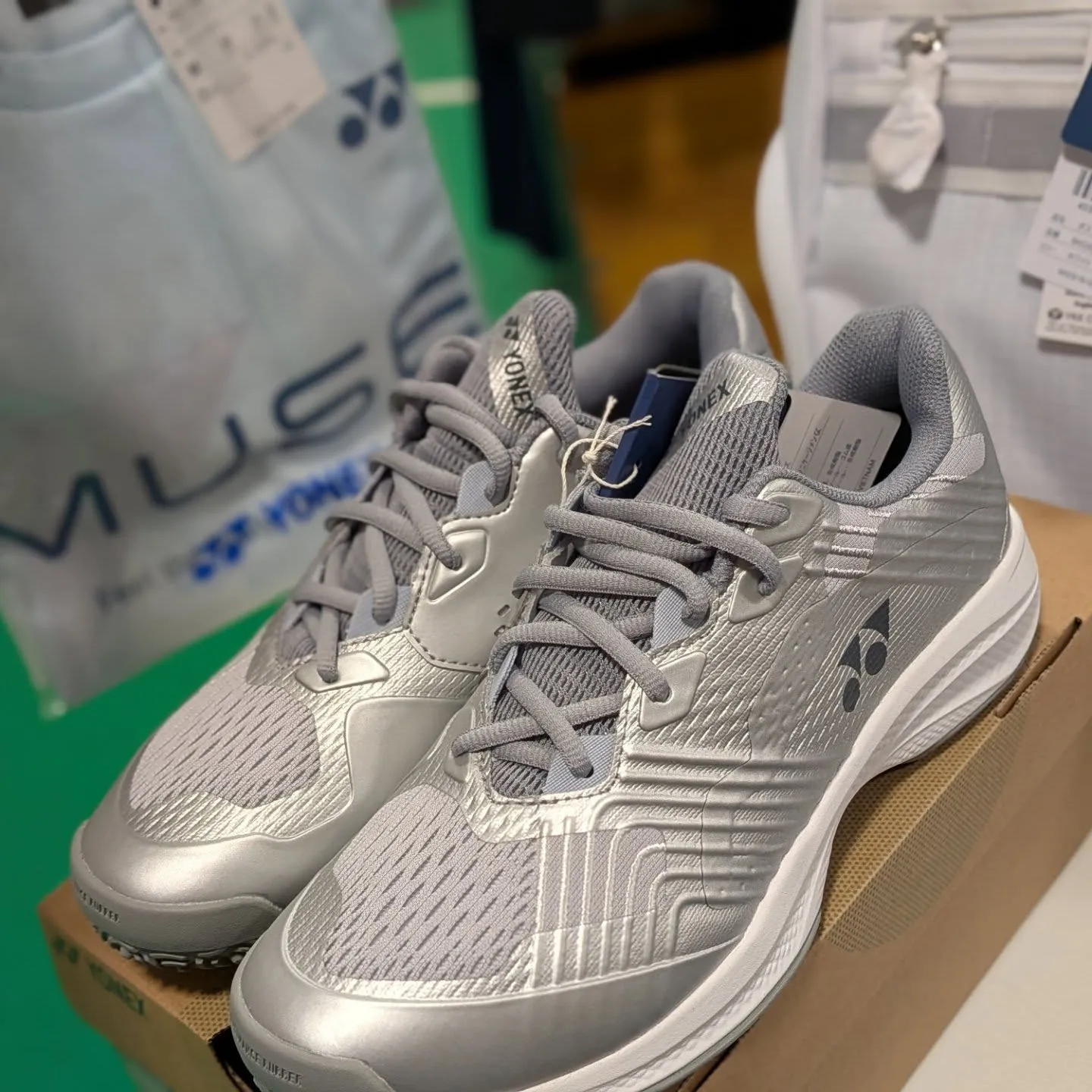 ヨネックスから