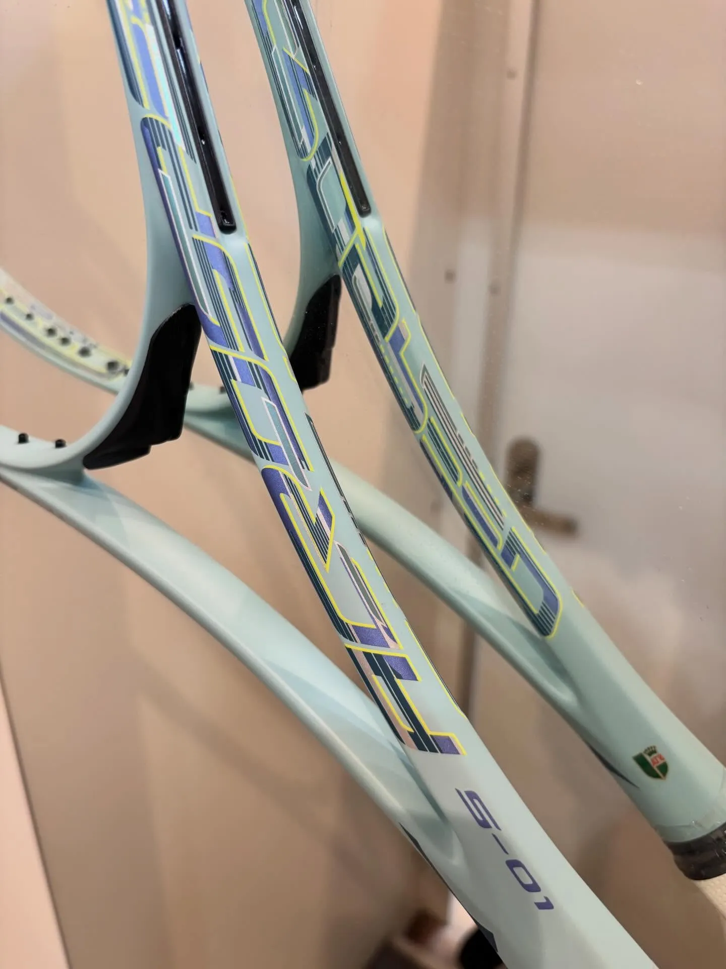 3月に発売されたアクロスピードV-01・S-01の新色がつい...