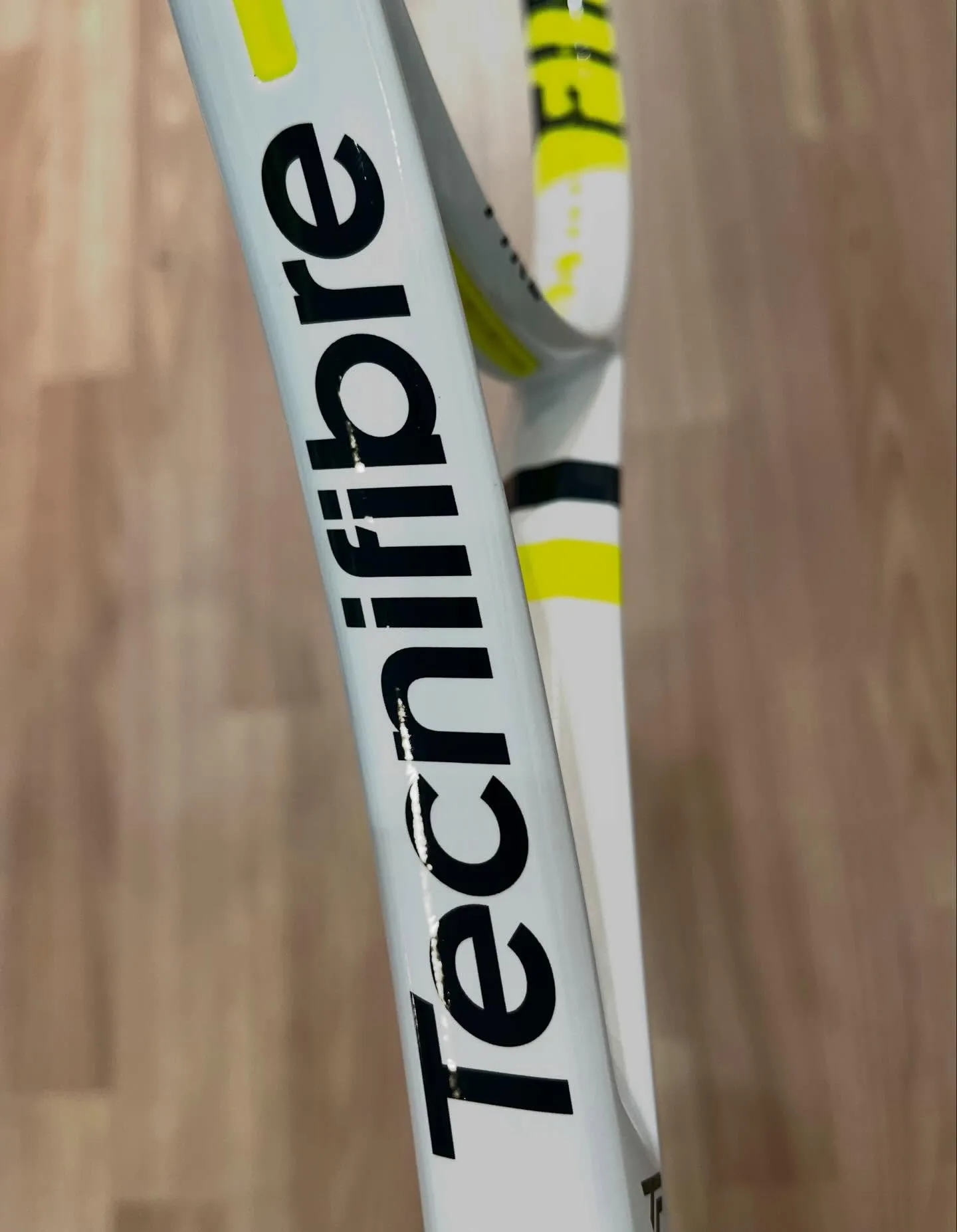 この春、テニファイバーの最新モデル「FIRE300グラム」で...