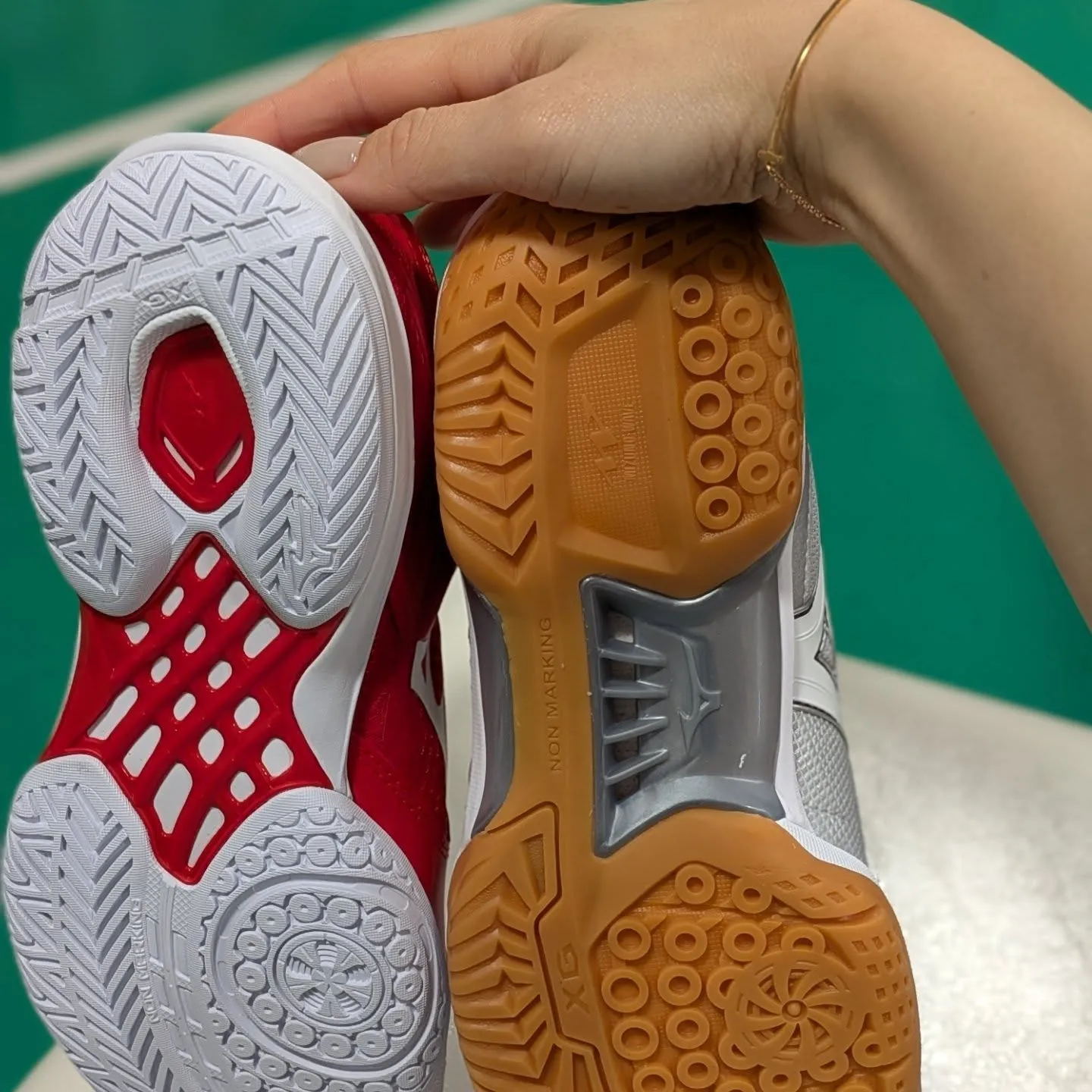 MIZUNOからバドミントン👟　