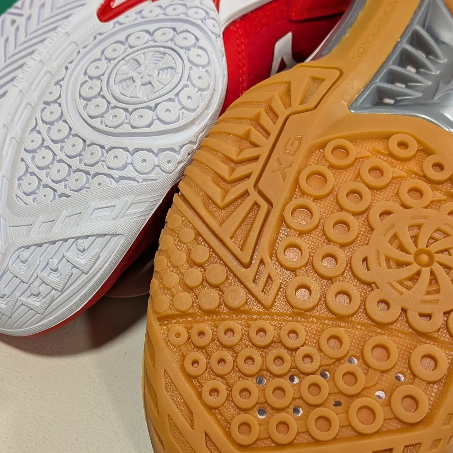 MIZUNOからバドミントン👟　