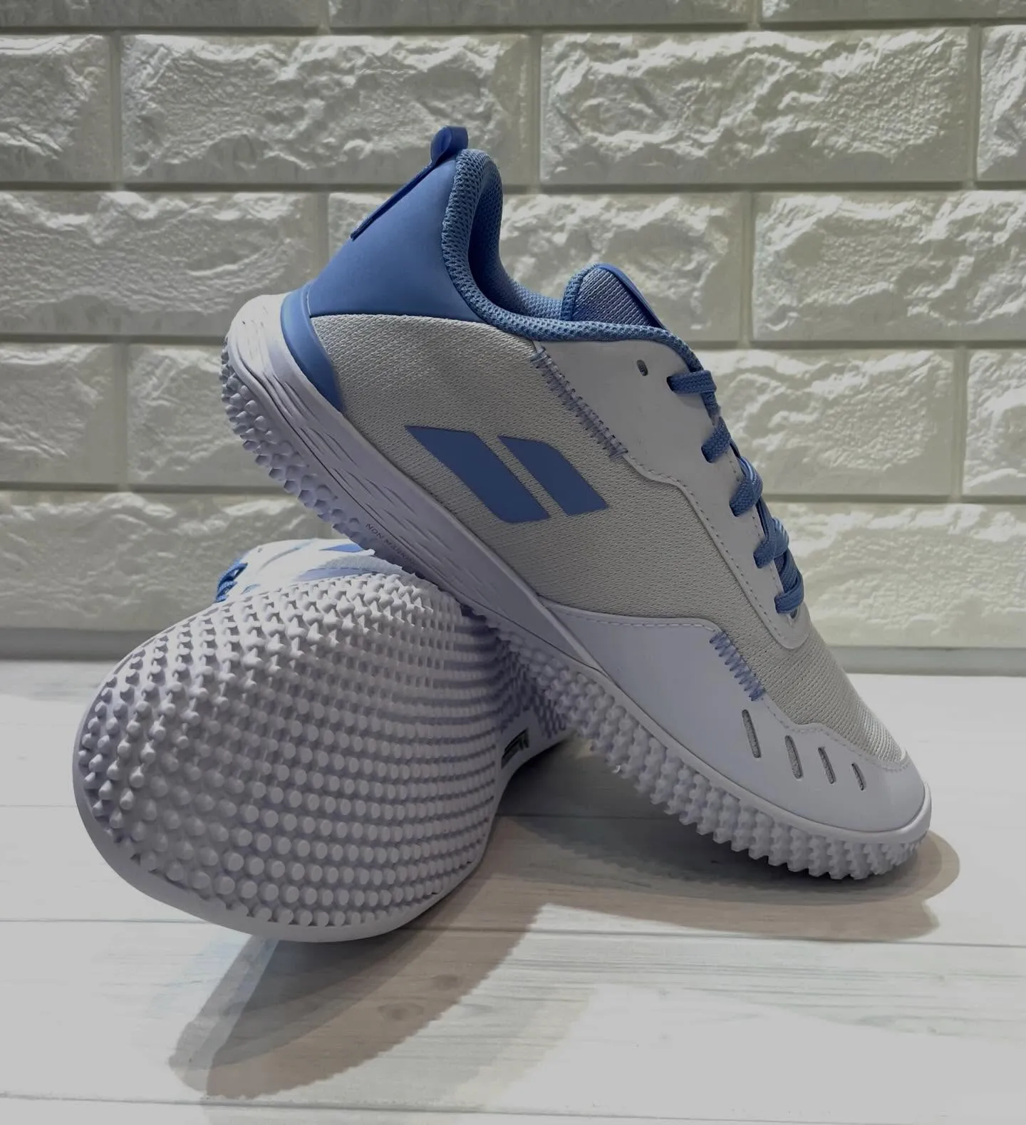 🎾新しいテニスシューズをお探しですか？バボラの『SFX EV...