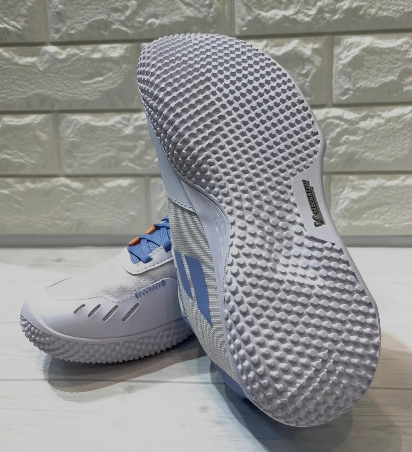 🎾新しいテニスシューズをお探しですか？バボラの『SFX EV...