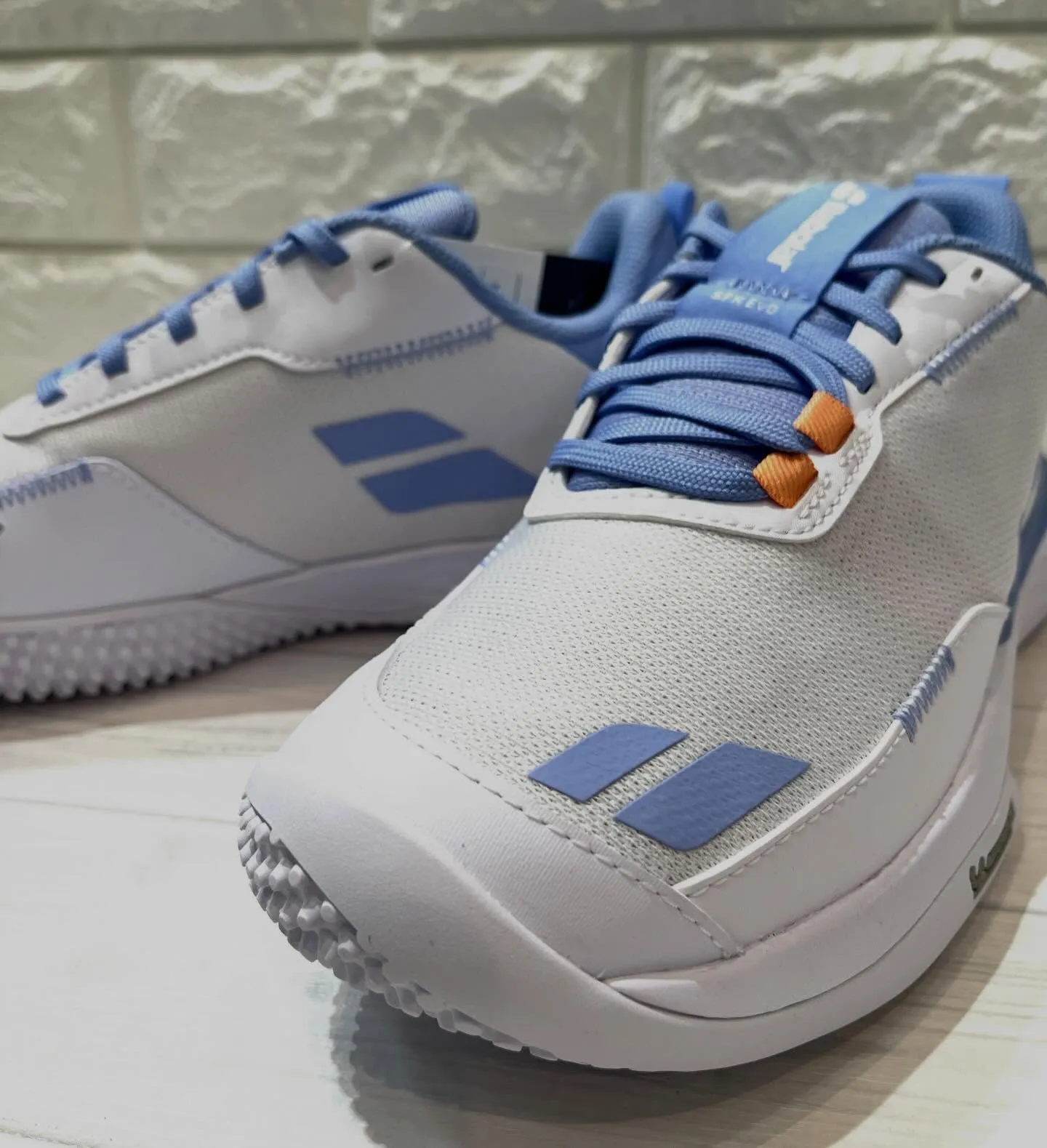 🎾新しいテニスシューズをお探しですか？バボラの『SFX EV...