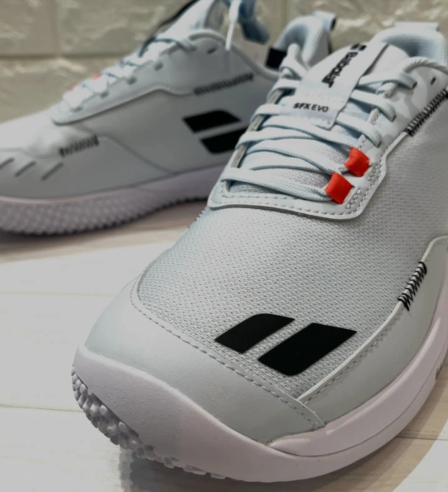 🎾新しいテニスシューズをお探しですか？バボラの『SFX EV...