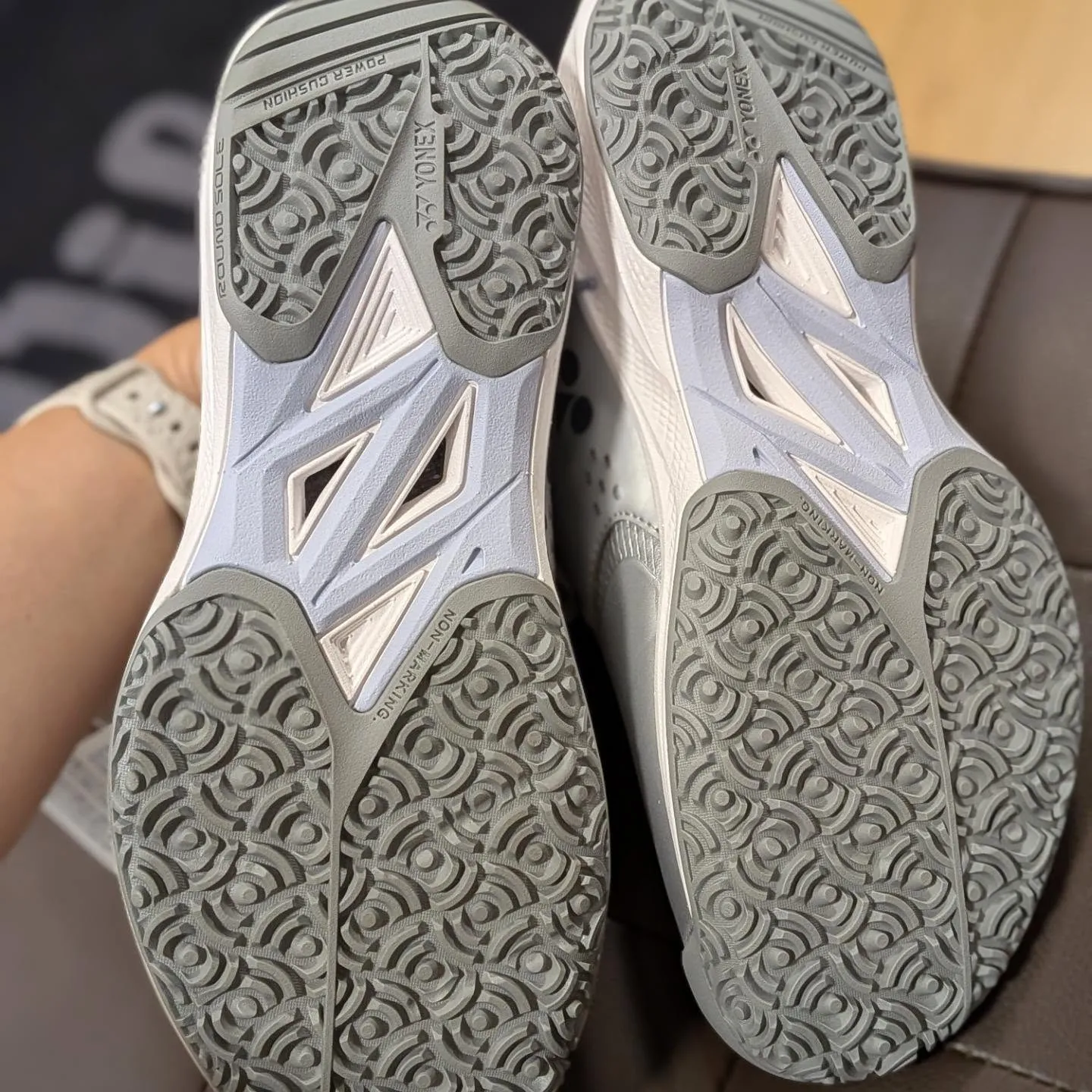 ヨネックスからテニスシューズ👟のご案内です!