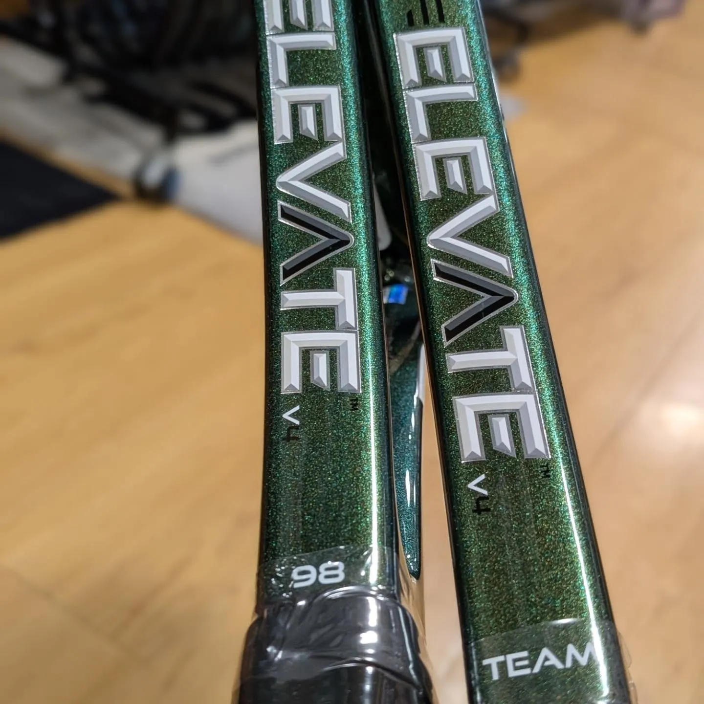 DIADEMから硬式ラケットが新発売で本日入荷しました🎾