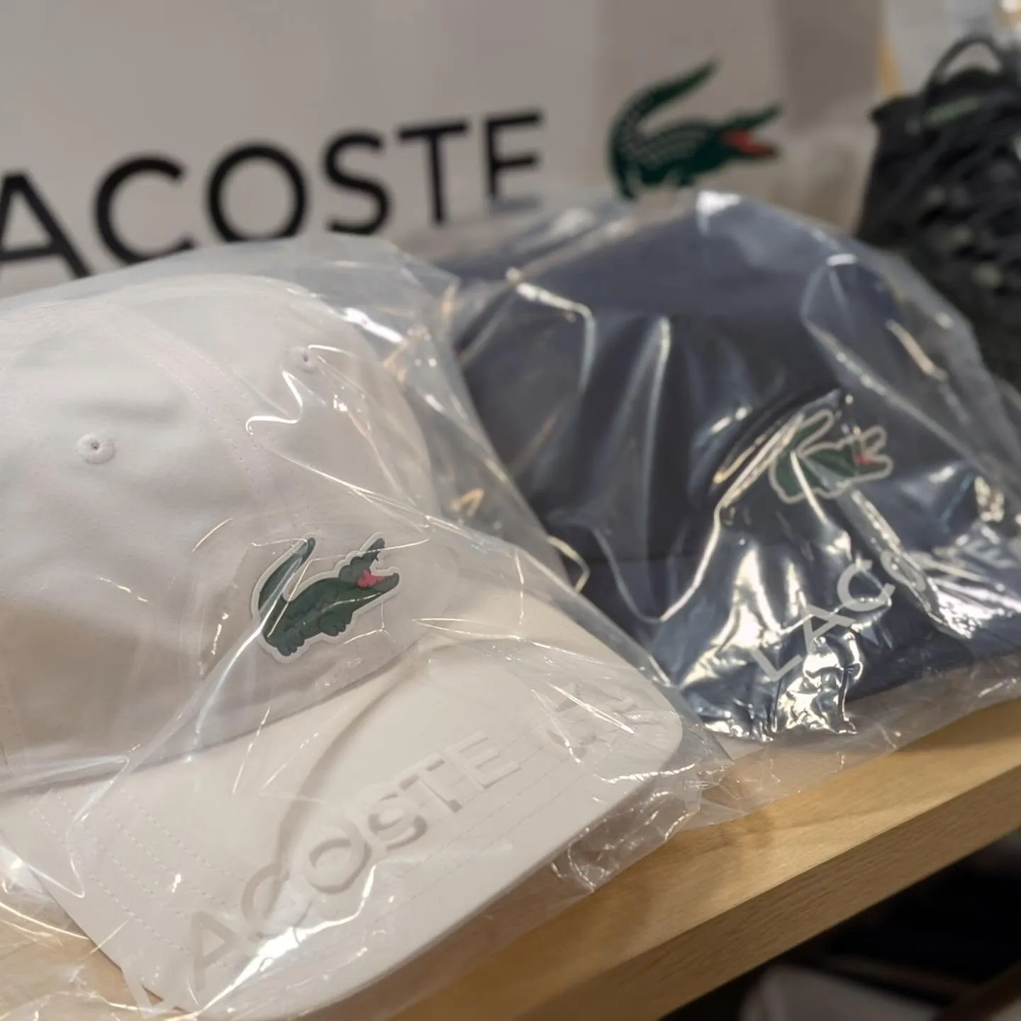 LACOSTEから