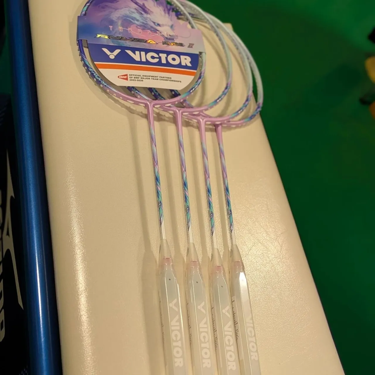VICTORから